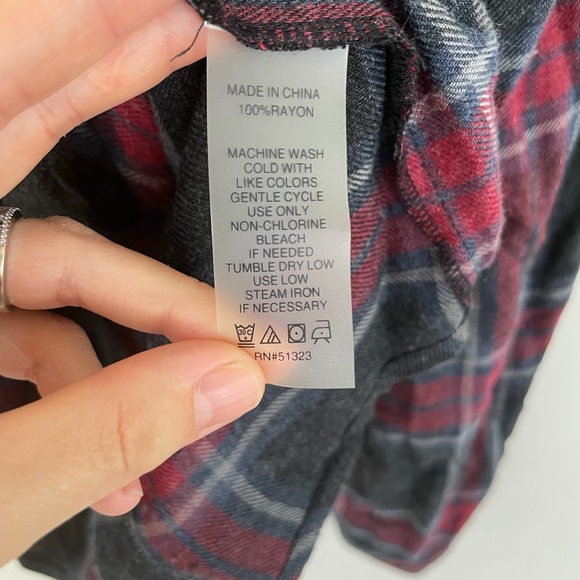 Vince Camuto S Plaid Ruffle V-neck Top - Picture 5 of 6